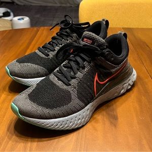 Nike Men's React Infinity Run Flyknit 2 size 9